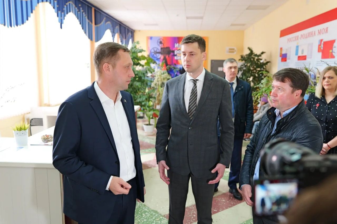 Попавших в ДТП ершовских школьников доставят домой в ближайшее время